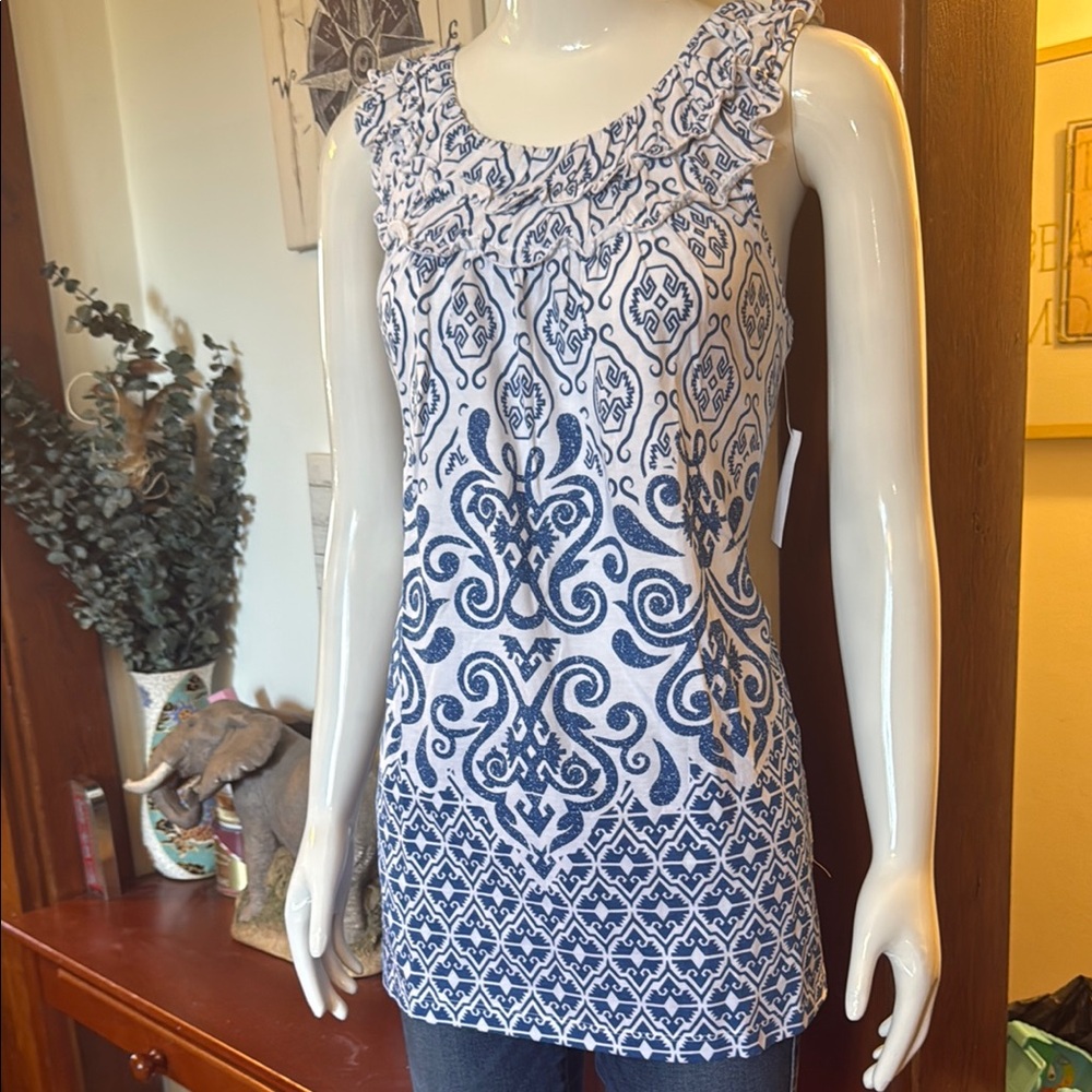 NWT northern reflections size small Blue and White Patterned Sleeveless Top